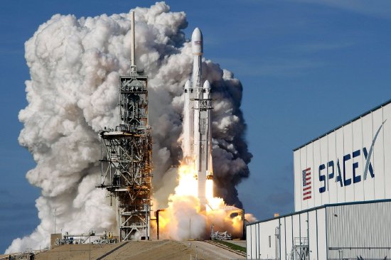 SpaceX股价持续下挫 市值从峰值蒸发1万亿美元